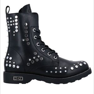 Cult leather boots worn once.